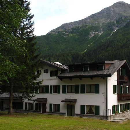 Casa Alpina Don Guanella Bed and Breakfast Macugnaga Eksteriør billede