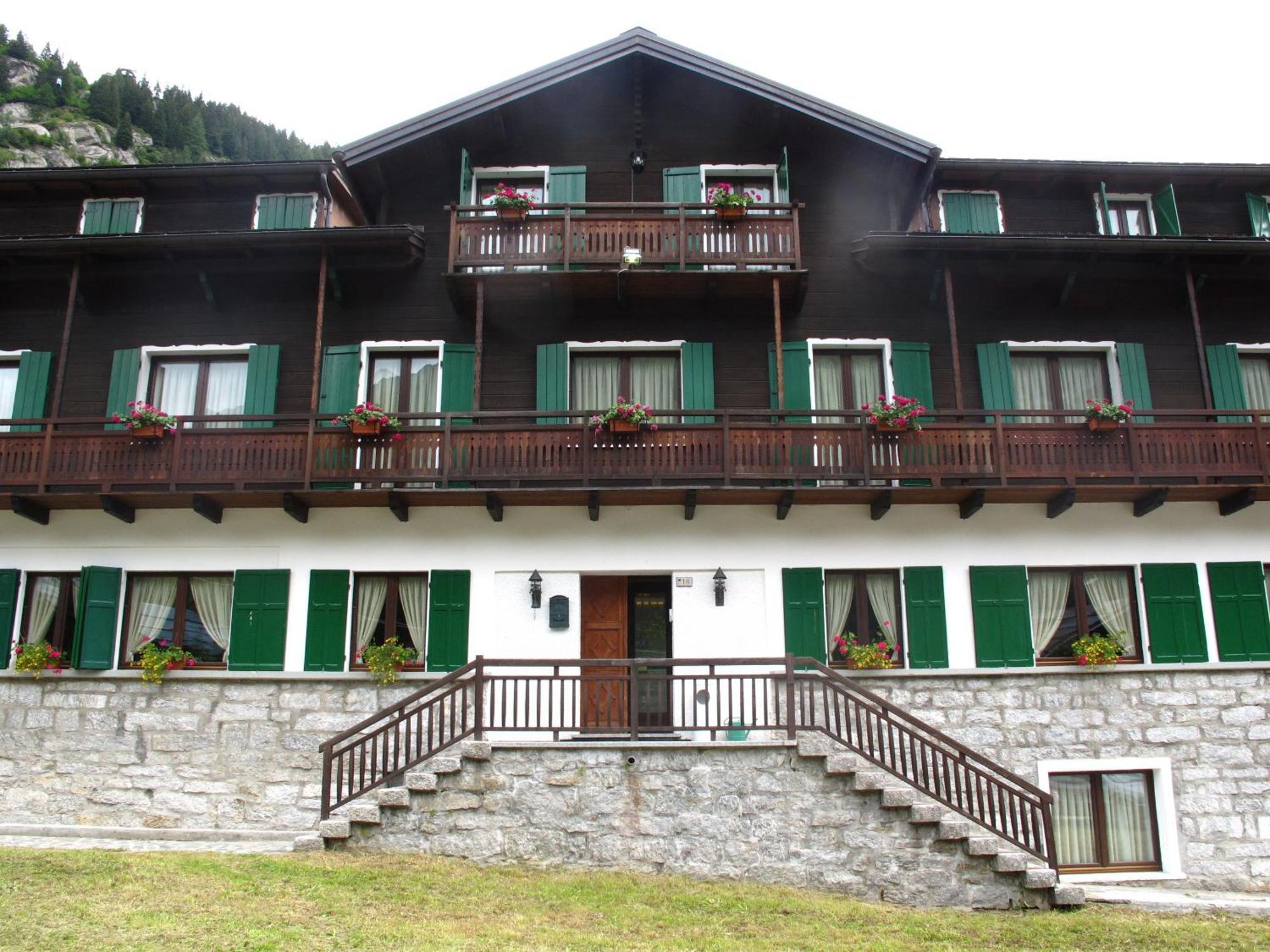 Casa Alpina Don Guanella Bed and Breakfast Macugnaga Eksteriør billede